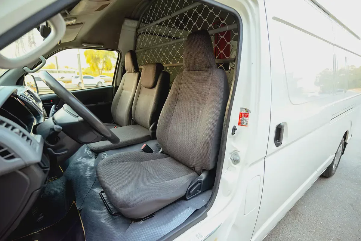Toyota Hiace High Roof | Delivery Van | GCC Specs | Ref#T32707-6-6