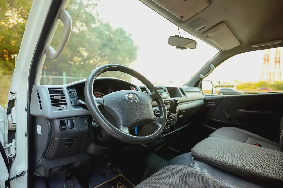 Toyota Hiace High Roof | Delivery Van | GCC Specs | Ref#T32707-8-8