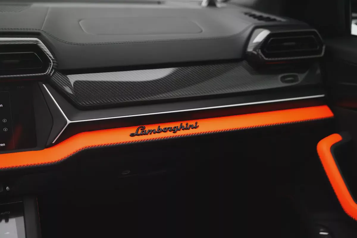 2025 LAMBORGHINI URUS SE-10-10