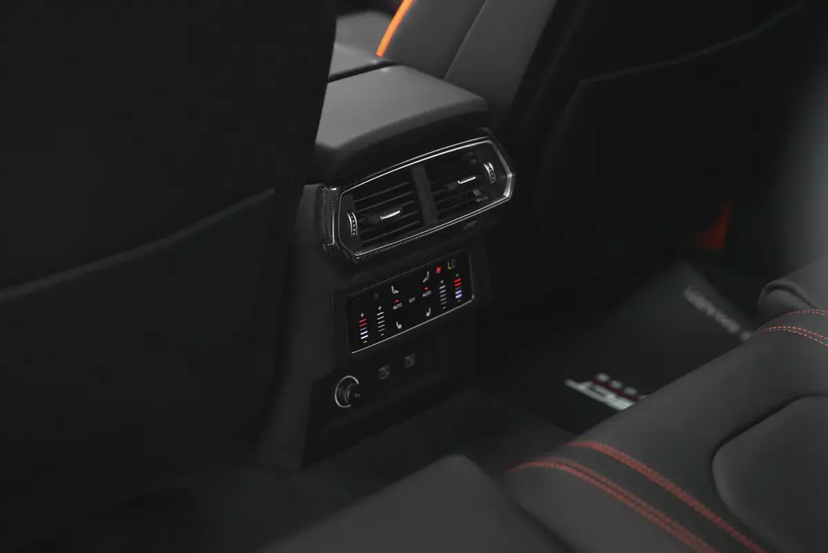 2025 LAMBORGHINI URUS SE-14-14