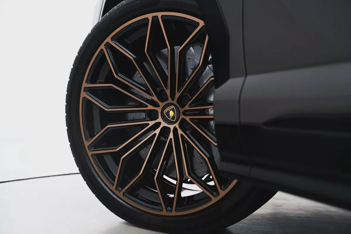 2025 LAMBORGHINI URUS SE-17-17