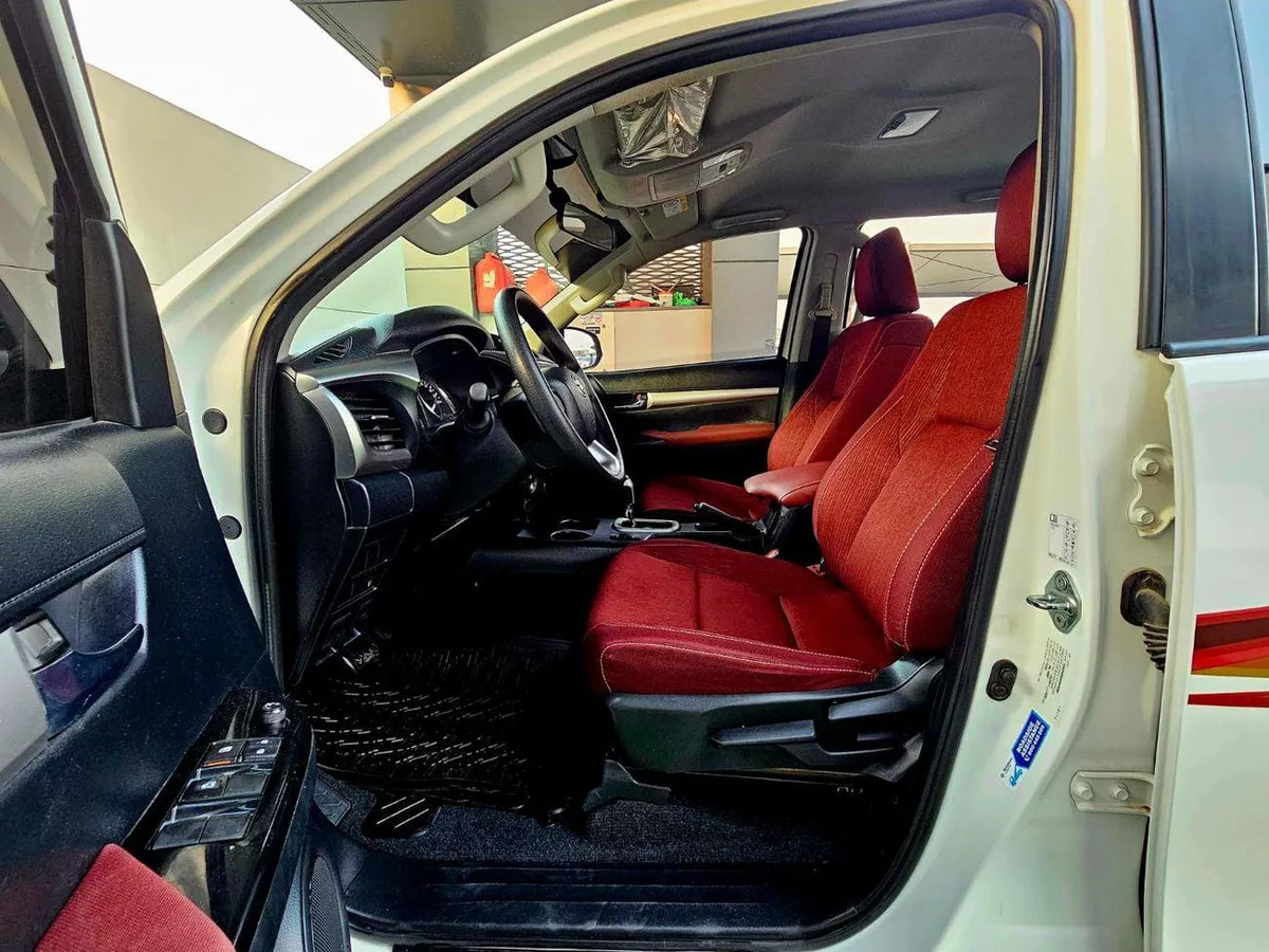 Toyota Hilux GLX HILUX SR5/ AUTO GEAR/ AUTO WINDOW/ WIDE BODY/ CHROME BUMPER-9-0