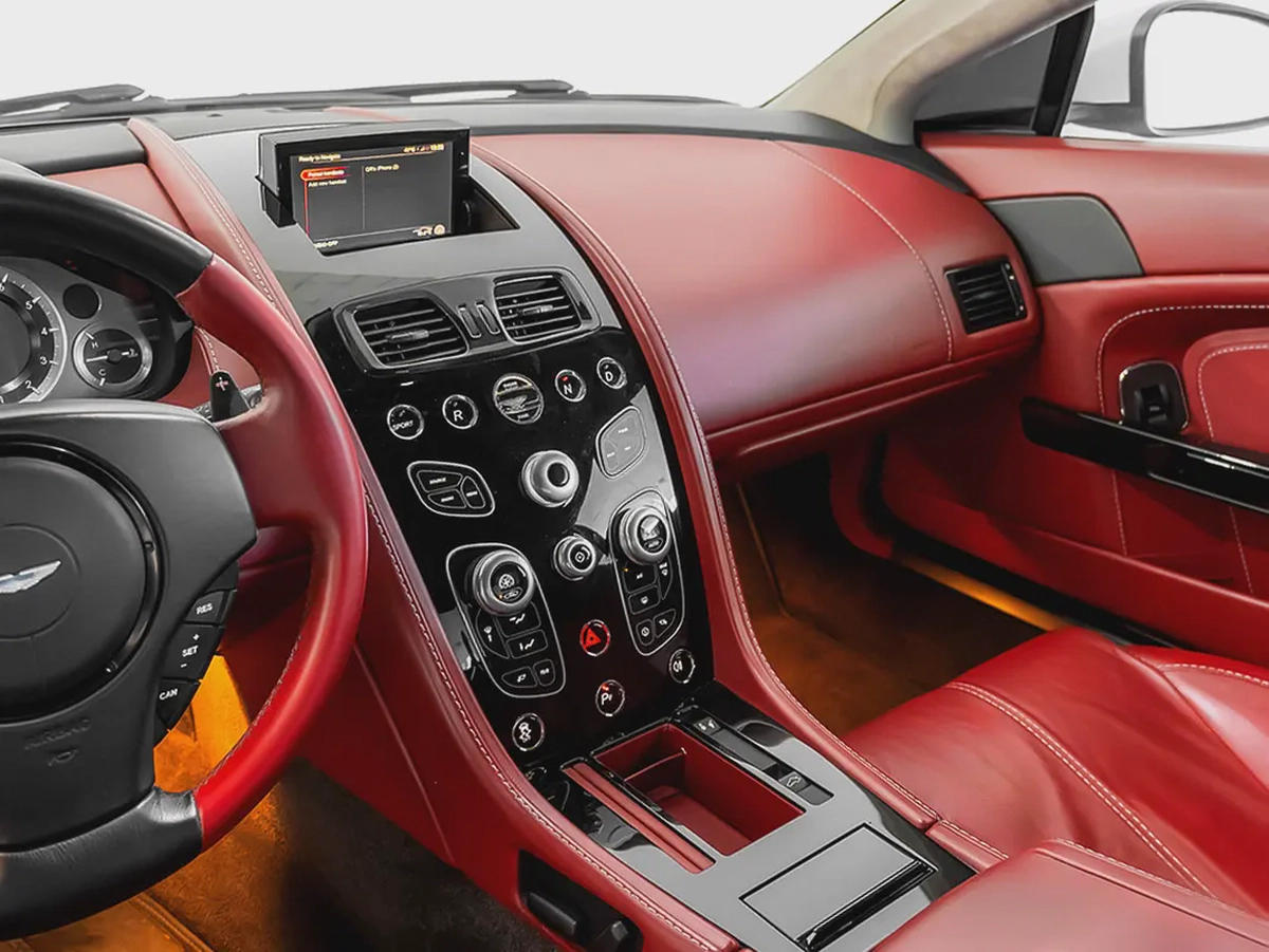 CASH ONLY: 165,000 AED | 2016 Aston Martin V8 Vantage / GCC specs-8-8