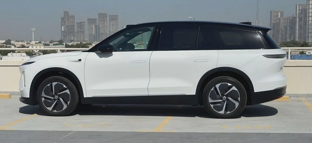 Nio EL8 Edition | 644 HP Ultra-Luxury 6-Seater SUV - Electric