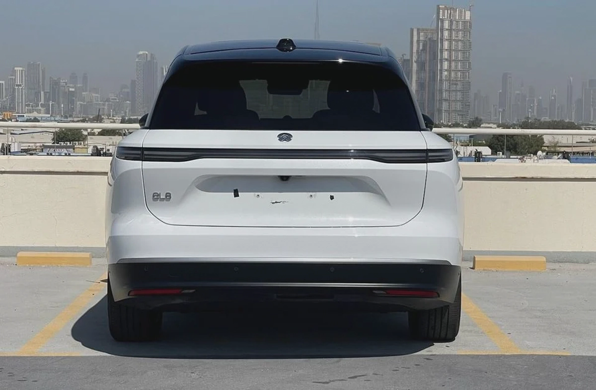 Nio EL8 Edition | 644 HP Ultra-Luxury 6-Seater SUV - Electric