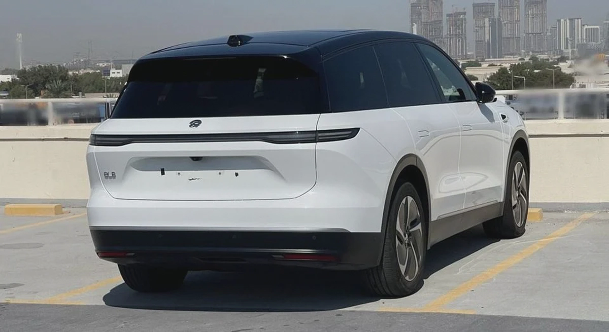 Nio EL8 Edition | 644 HP Ultra-Luxury 6-Seater SUV - Electric