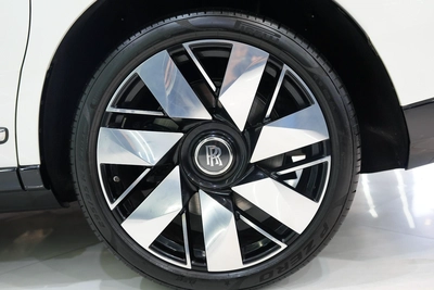 Rolls-Royce Cullinan 2025-16