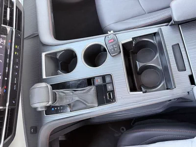 Toyota Sienna XLE hybrid 2.5 L premium-9