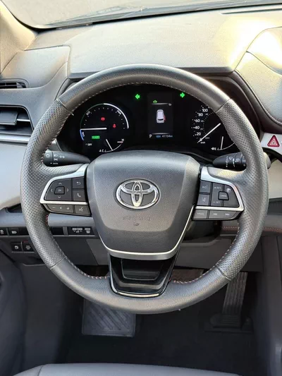 Toyota Sienna XLE hybrid 2.5 L premium-10