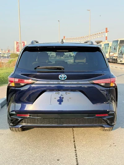 Toyota Sienna XLE hybrid 2.5 L premium-3
