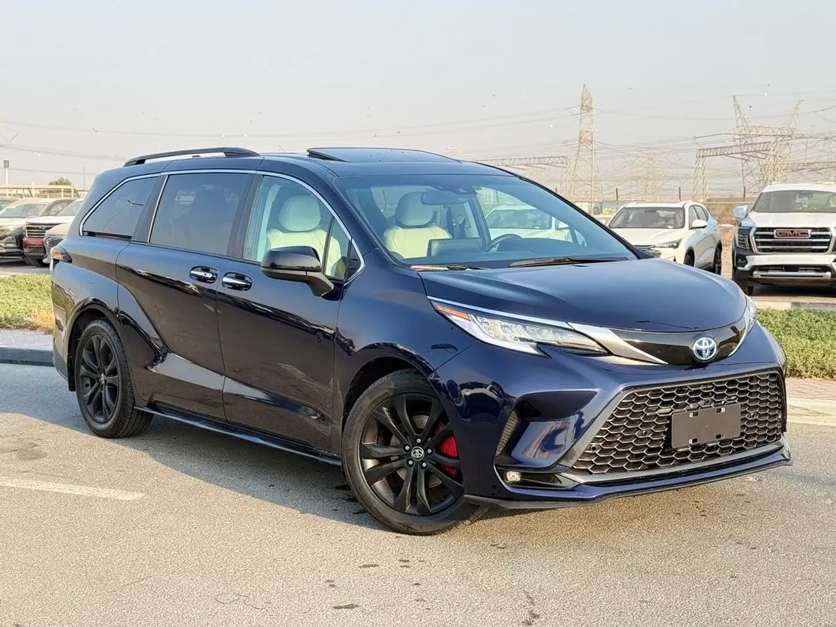 Toyota Sienna XLE hybrid 2.5 L premium