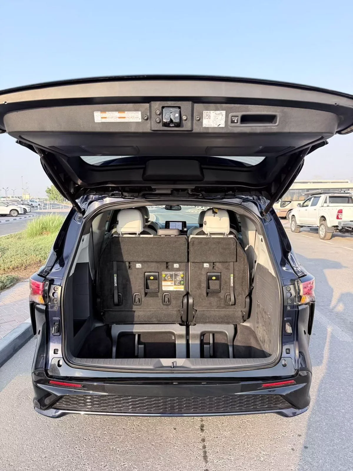 Toyota Sienna XLE hybrid 2.5 L premium-21-0