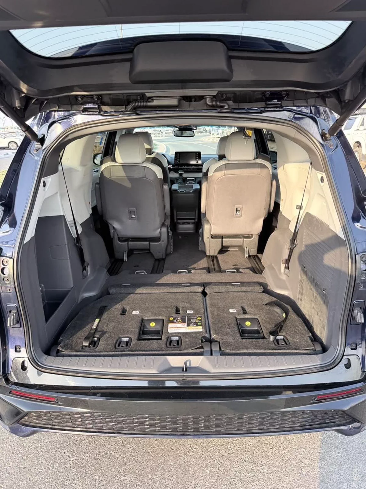 Toyota Sienna XLE hybrid 2.5 L premium-23-0