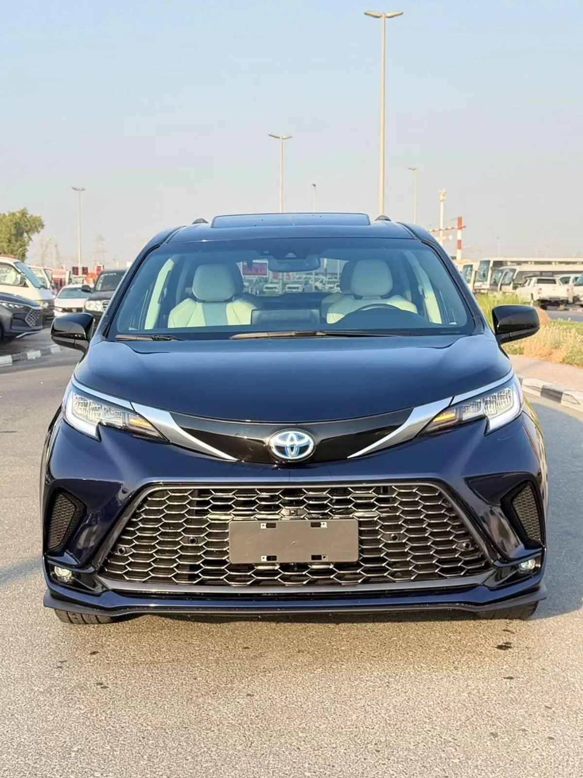 Toyota Sienna XLE hybrid 2.5 L premium-1-0