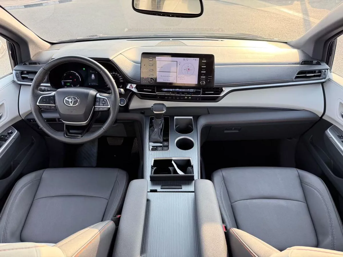Toyota Sienna XLE hybrid 2.5 L premium-4-0