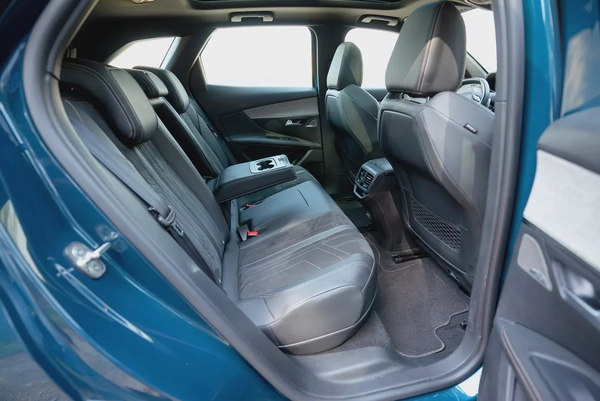 AED 781/Month | 3008 Hybrid 4 GT | GCC Specs | REF#P04531