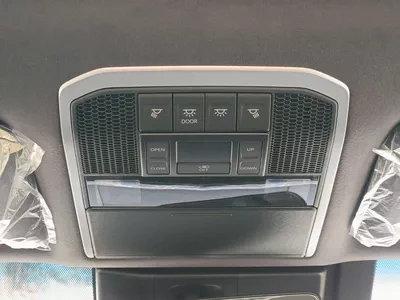 Toyota Land Cruiser GXR 3.3L DIESEL V6 || RADAR / REAR ENTERTAINMENT DVD / LEATER ,SUNROOF (CODE # VX)-17