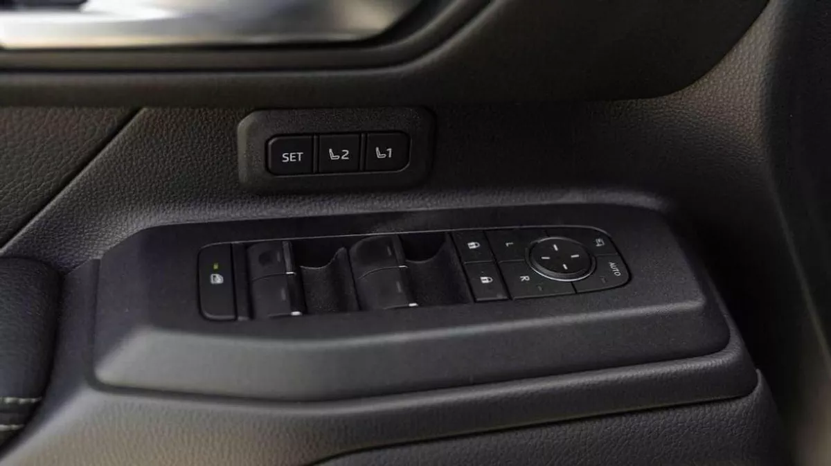 Toyota Land Cruiser S- DLX Toyota Prado Premium  2.8L Diesel MY2025-17-0