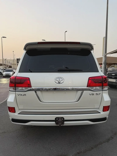 تويوتا لاند كروزر 2016 VXR V8 5.7 صبغ الوكاله رقم واحد-5
