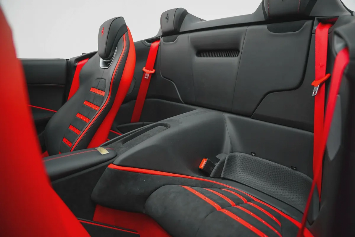 2026 Ferrari Roma Spider-10-10