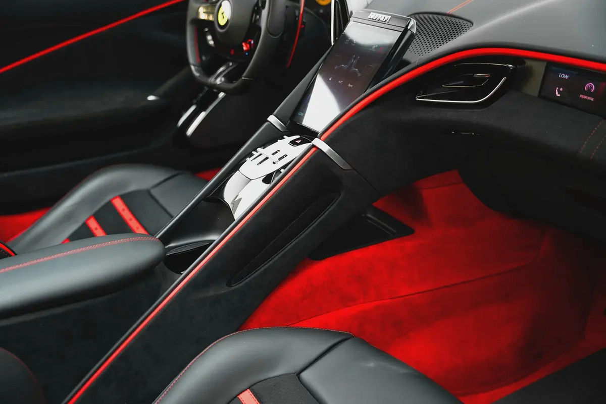 2026 Ferrari Roma Spider-6-6
