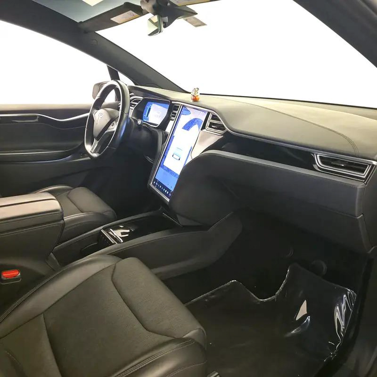 AED 1311 PM | TESLA MODEl X P75D 2017 | WELL MAINTAINED | 1 YEAR WARRANTY | GCC-8-8