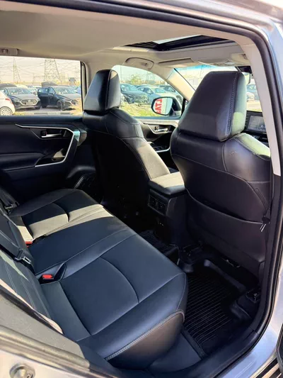 Toyota RAV4 XLE premium 2.5L Full option-15