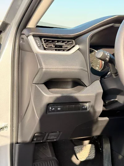 Toyota RAV4 XLE premium 2.5L Full option-17