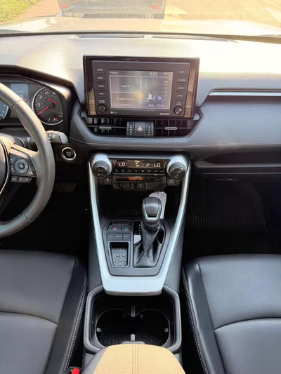 Toyota RAV4 XLE premium 2.5L Full option-6