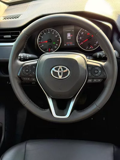 Toyota RAV4 XLE premium 2.5L Full option-8
