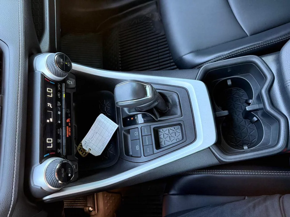 Toyota RAV4 XLE premium 2.5L Full option-9-0