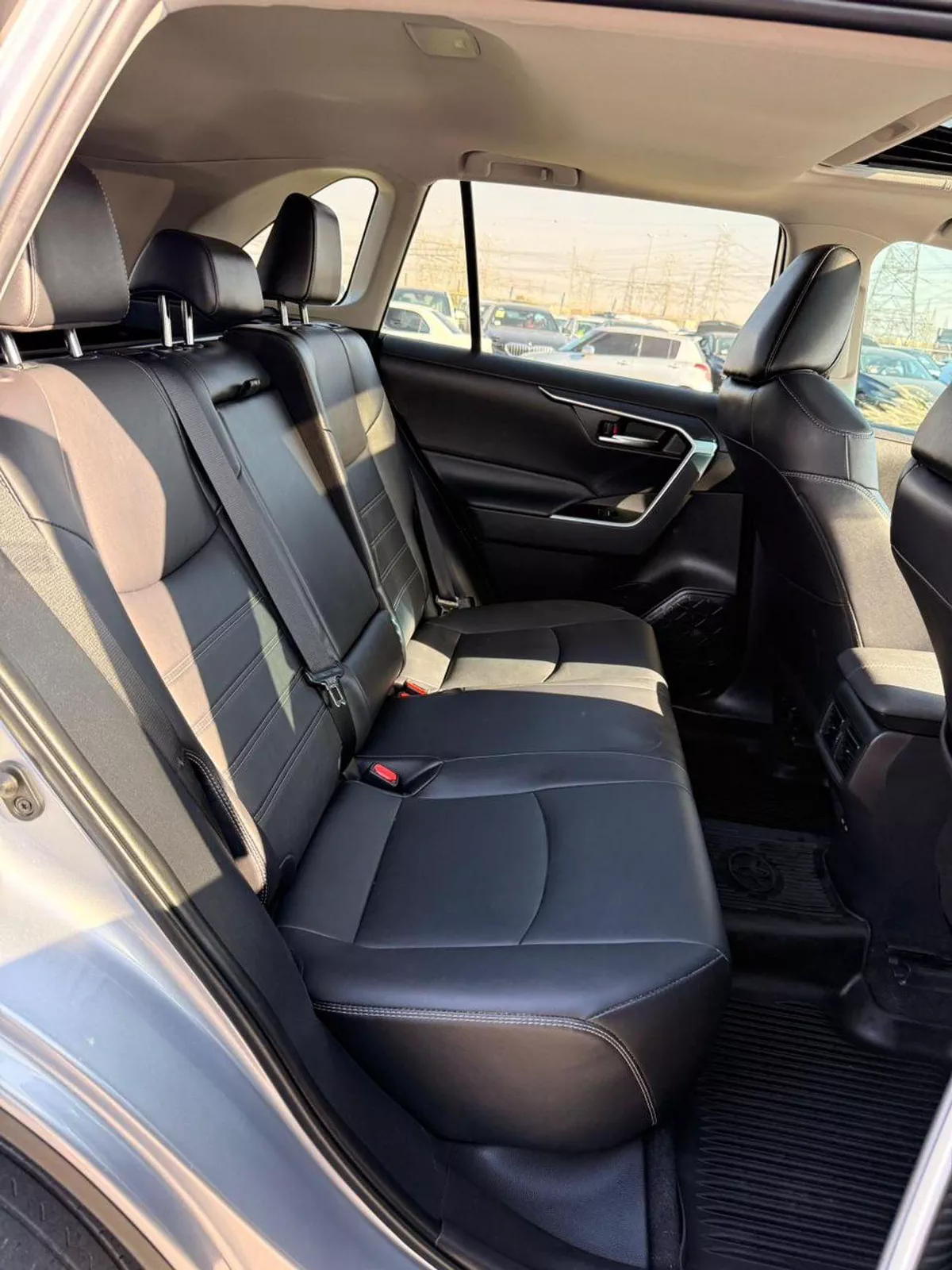 Toyota RAV4 XLE premium 2.5L Full option-14-0