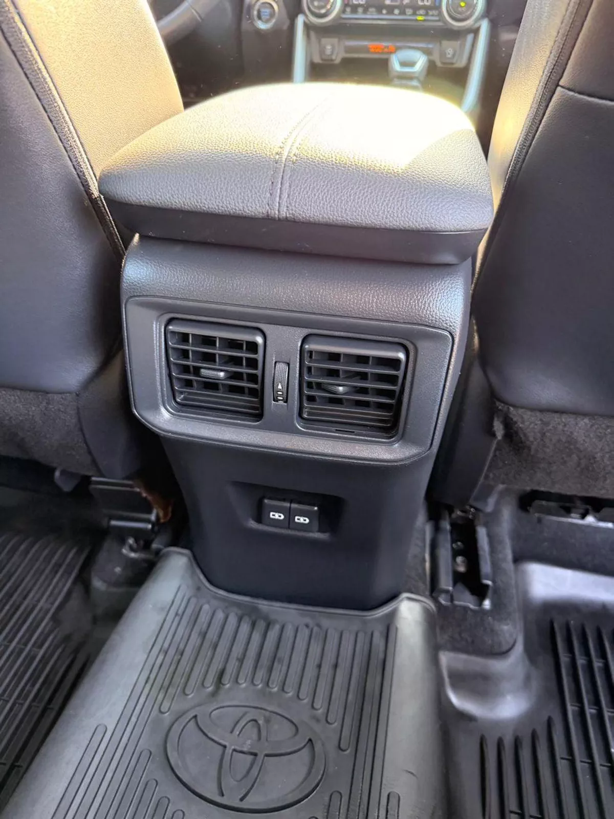 Toyota RAV4 XLE premium 2.5L Full option-16-0