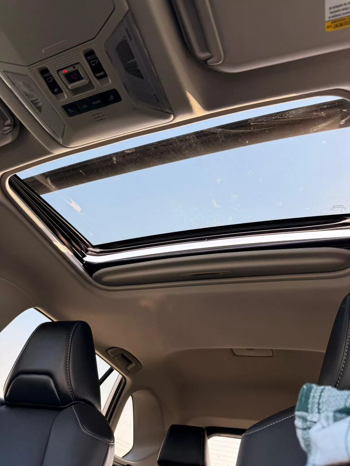 Toyota RAV4 XLE premium 2.5L Full option-19-0