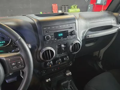Jeep Wrangler Unlimited Sport 2017 | GCC Specs | Excellent Condition-11