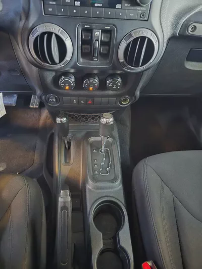 Jeep Wrangler Unlimited Sport 2017 | GCC Specs | Excellent Condition-12