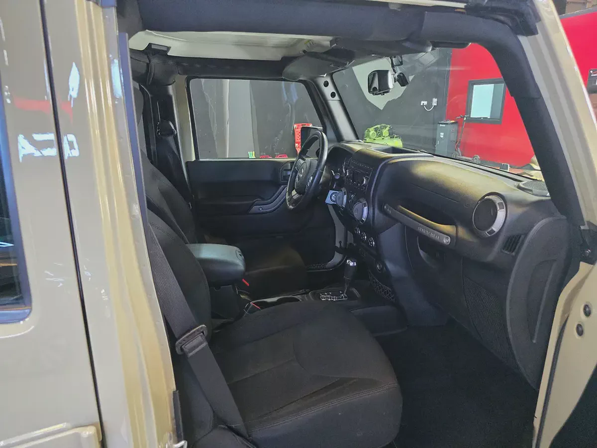 Jeep Wrangler Unlimited Sport 2017 | GCC Specs | Excellent Condition-17-17