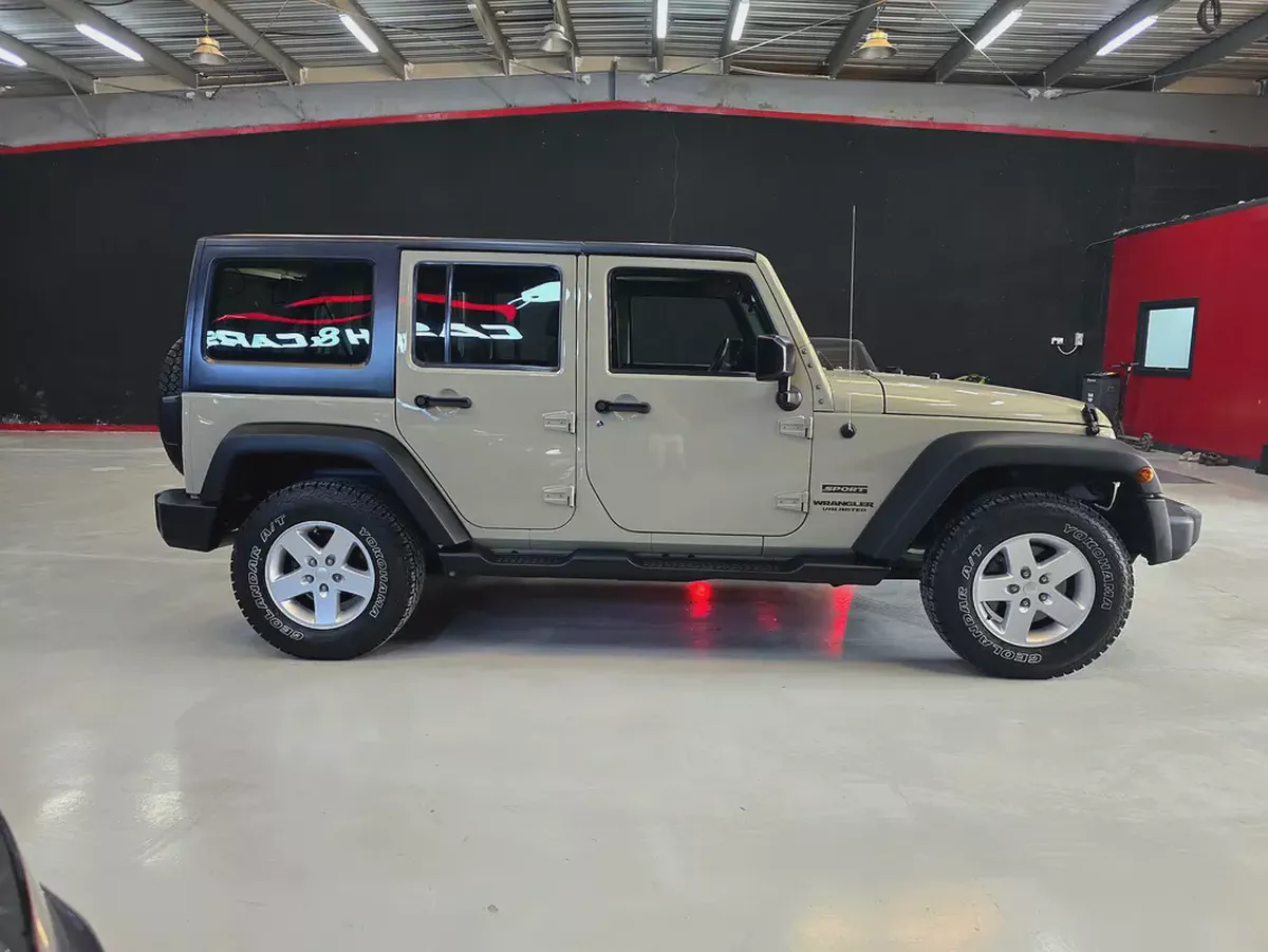 Jeep Wrangler Unlimited Sport 2017 | GCC Specs | Excellent Condition-3-3