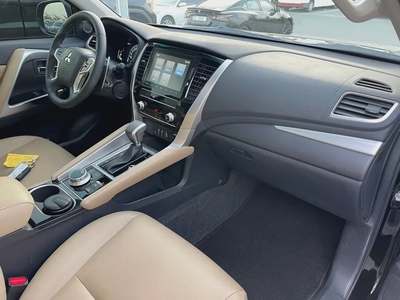 2023 Mitsubishi Montero Sport Signature Edition Black - GCC Specs-8