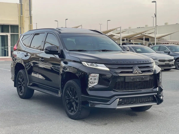 2023 Mitsubishi Montero Sport Signature Edition Black - GCC Specs