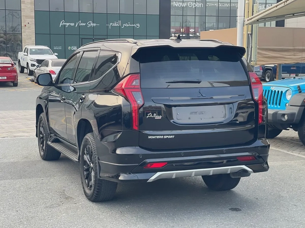 2023 Mitsubishi Montero Sport Signature Edition Black - GCC Specs