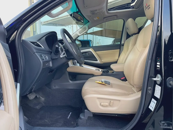 2023 Mitsubishi Montero Sport Signature Edition Black - GCC Specs