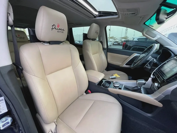 2023 Mitsubishi Montero Sport Signature Edition Black - GCC Specs