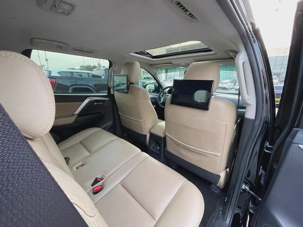 2023 Mitsubishi Montero Sport Signature Edition Black - GCC Specs