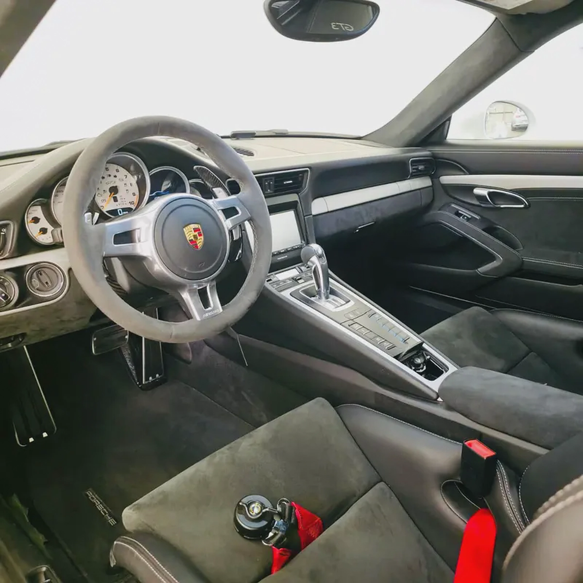 AED 9279 PM | PORSCHE GT3 2015 | PRISTINE CONDITION | CARBON CERAMIC BRAKES | 1 YEAR WARRANTY-10-10
