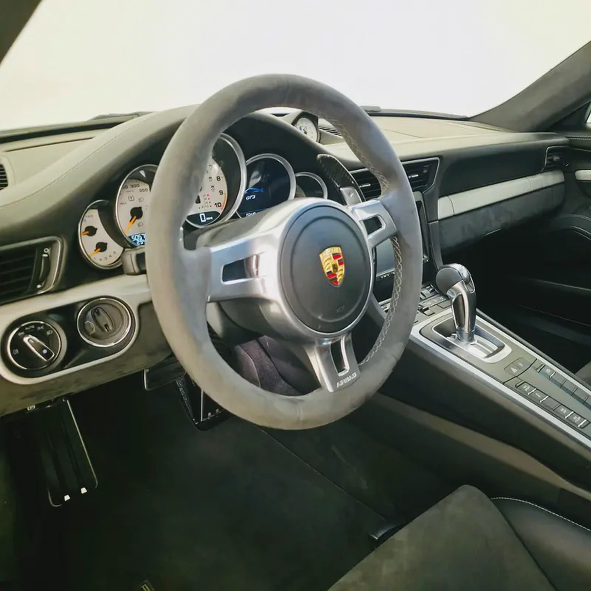 AED 9279 PM | PORSCHE GT3 2015 | PRISTINE CONDITION | CARBON CERAMIC BRAKES | 1 YEAR WARRANTY-11-11