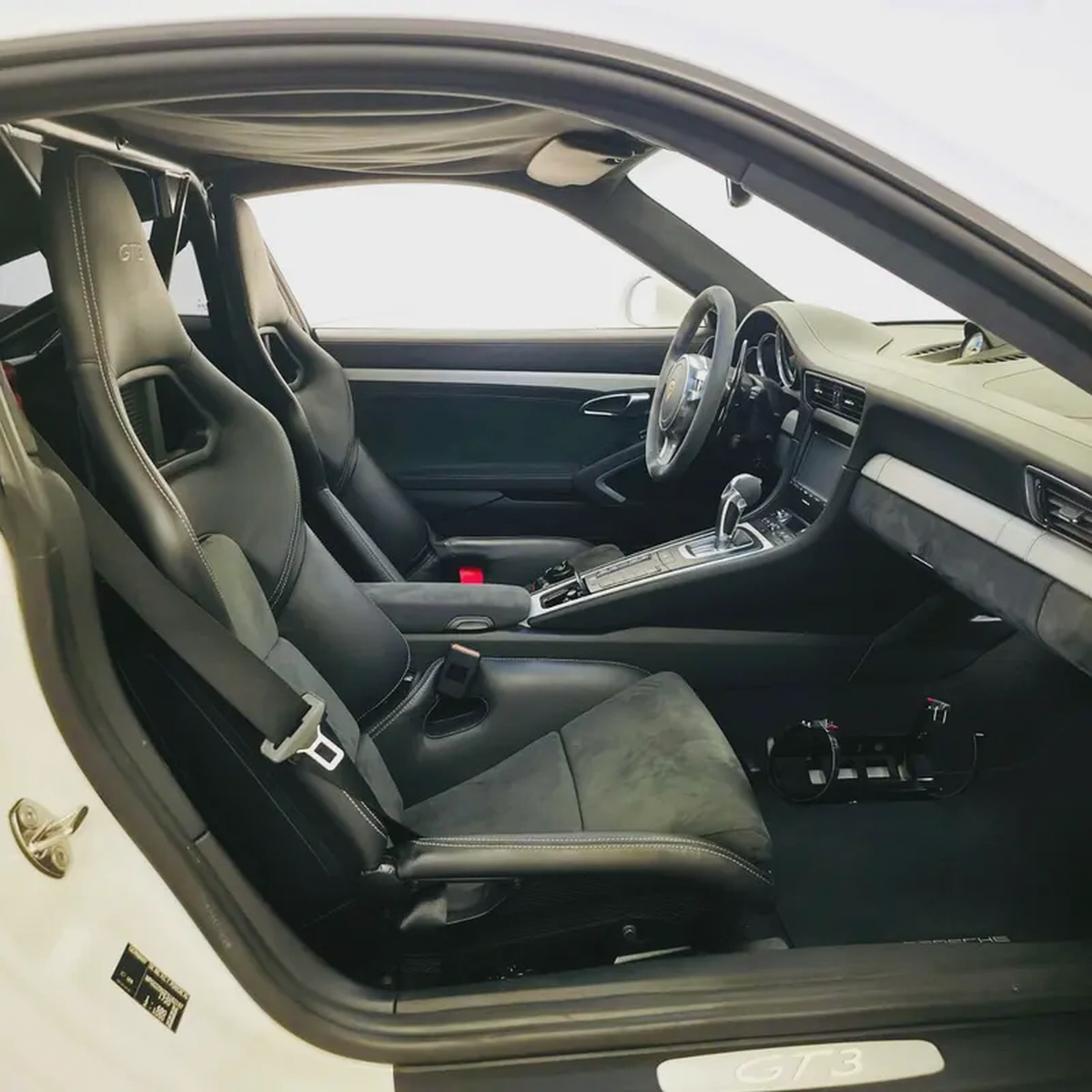 AED 9279 PM | PORSCHE GT3 2015 | PRISTINE CONDITION | CARBON CERAMIC BRAKES | 1 YEAR WARRANTY-14-14