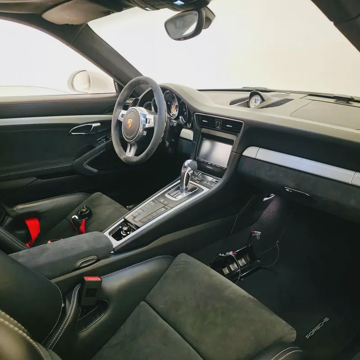 AED 9279 PM | PORSCHE GT3 2015 | PRISTINE CONDITION | CARBON CERAMIC BRAKES | 1 YEAR WARRANTY-15-15