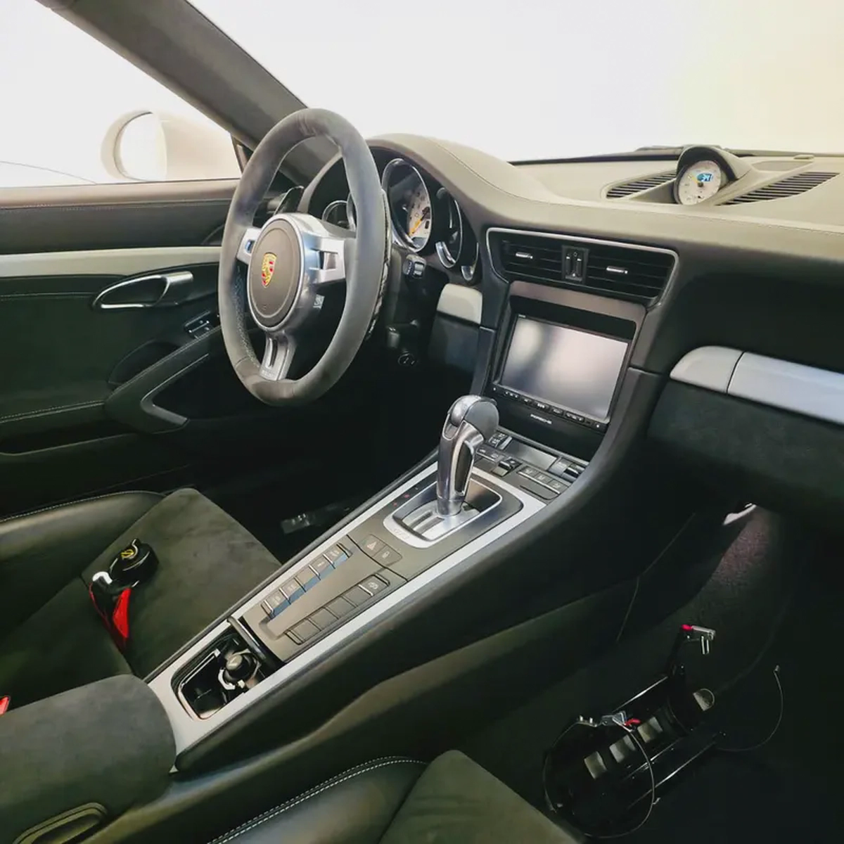 AED 9279 PM | PORSCHE GT3 2015 | PRISTINE CONDITION | CARBON CERAMIC BRAKES | 1 YEAR WARRANTY-16-16