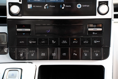 HYUNDAI STARIA 3.5L VIP 7 SEATER ROYAL EDITION-18